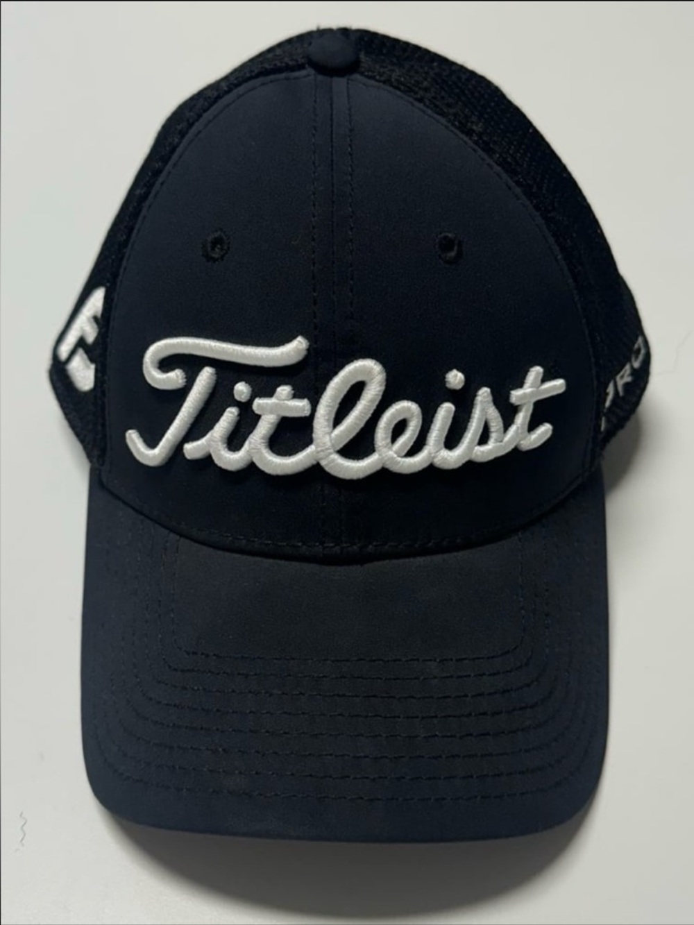 Titleist Pro V1 Fitted Hat Black Mesh Golf Cap New Era M/L